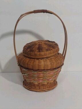 Woven Rattan Basket with Lid and Handle - Natural Brown